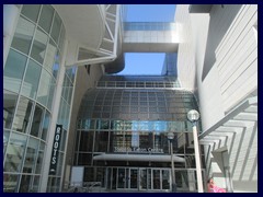 Eaton Centre, entrance at Yonge St